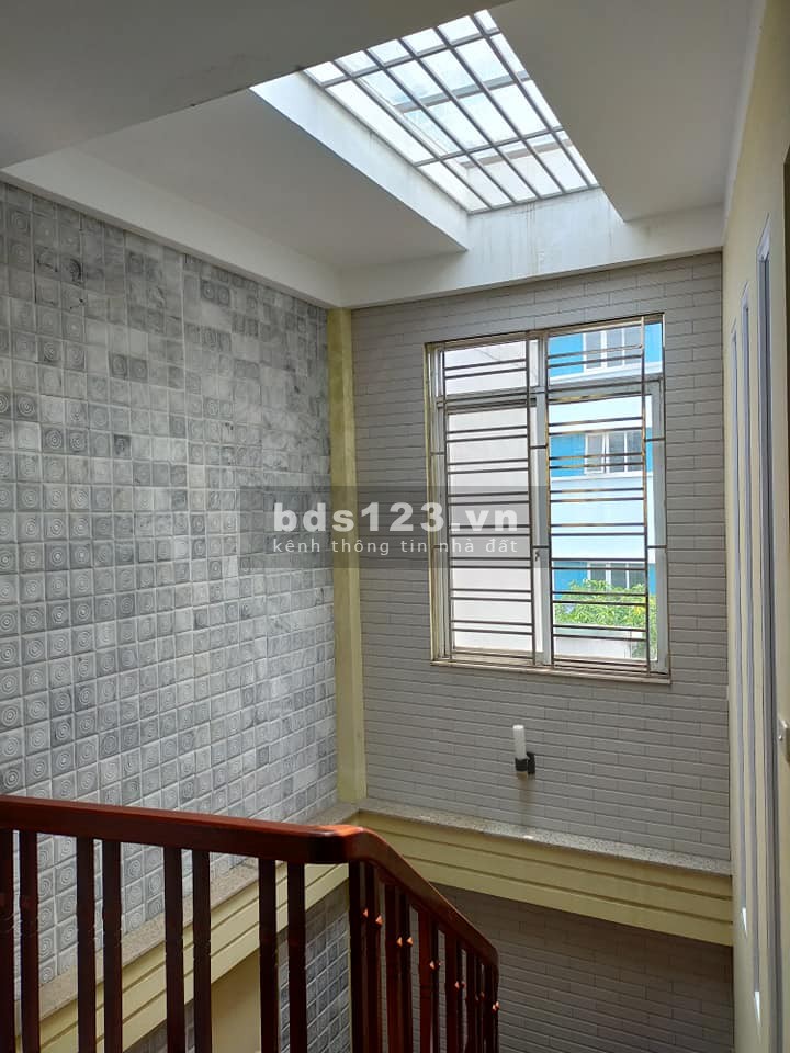 Bán nhà phố Trường Lâm, Long Biên, 35m2, 4 Tầng, nhỉnh 3 tỉ, gara, thiết kế đẹp