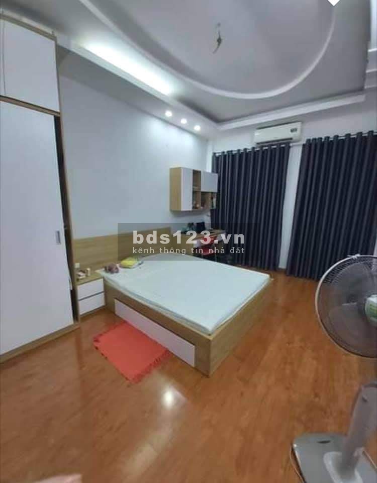 Bán nhà Quan Nhân 29m2 giá bán 3.45 tỷ, ngõ thông gần phố, an sinh tốt, sổ riêng