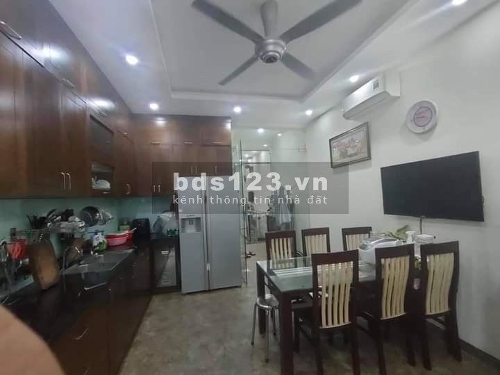 Cần bán gấp nhà mùa dịch Tư Đình, Long Biên, dt 45m, 5 tầng giá bán 33.5 tỷ, ô tô đỗ cửa