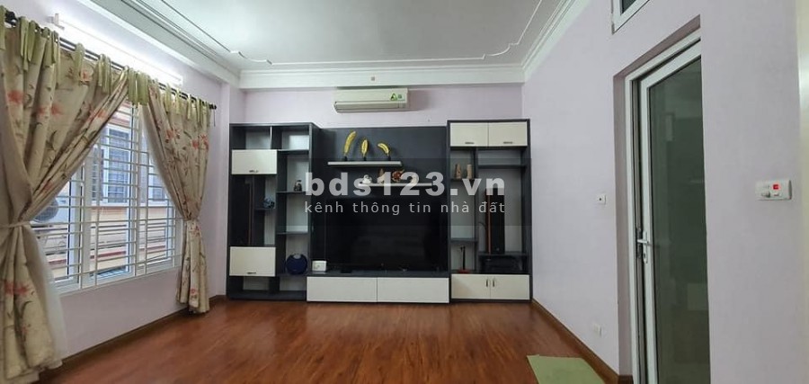 Hiếm nhà bán Lạc Long Quân, Ngõ ô tô, 48m2 x 4 tầng, MT4m, chỉ 4.25 tỷ.