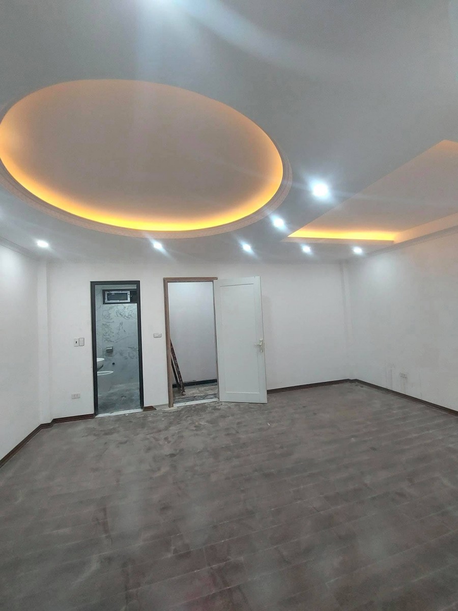 Bán nhà Giáp Bát, Hoàng Mai, dt 32m2 5 tầng, nhà mới, ô tô, giá 3.25 tỷ, lh 0966456918