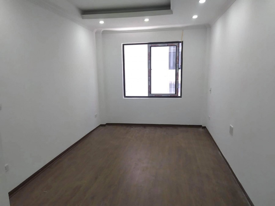 Bán nhà Giáp Bát, Hoàng Mai, dt 32m2 5 tầng, nhà mới, ô tô, giá 3.25 tỷ, lh 0966456918