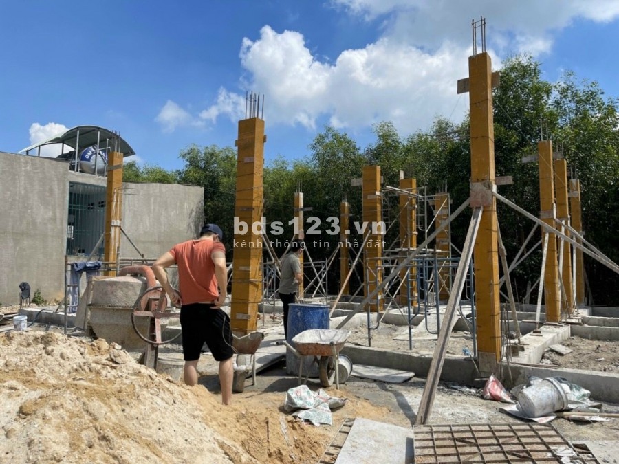 Nhà Phú Mỹ kiểu nhà hiện đại nội thất cao cấp có giếng trời, liên hệ 0389728246