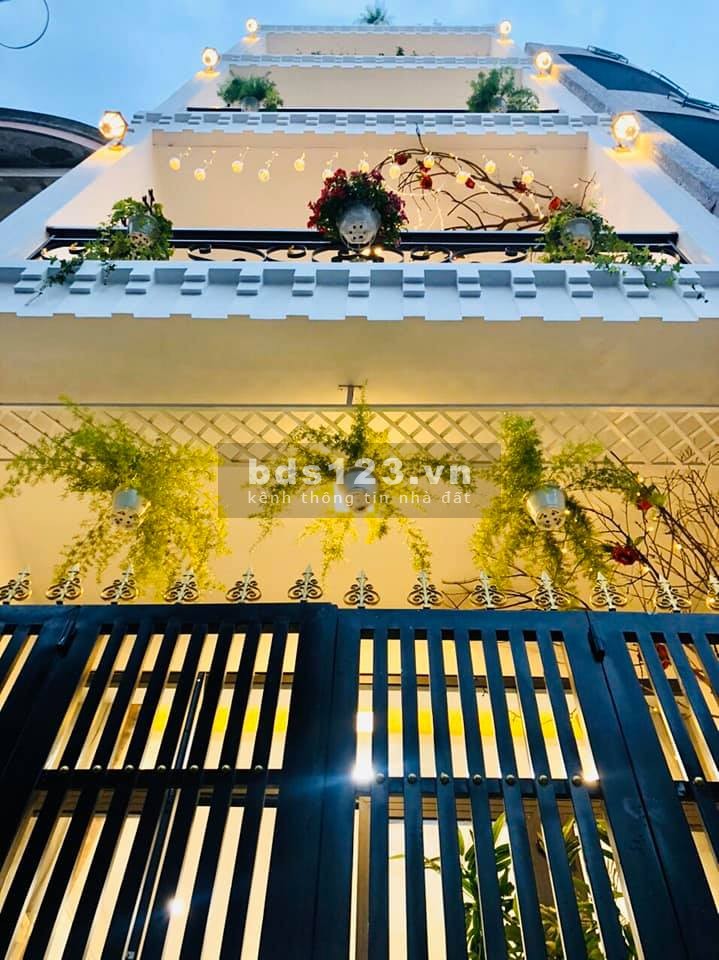 Covid Hạ Sâu hơn 1 Tỷ Bán Gấp nhà HXH rộng 8m đường Lưu Hữu Phước, 4 tầng, dt 46m2