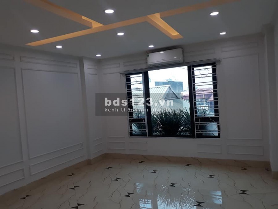 Cần bán nhà 5 tầng xây mới tại ngõ phố Ngọc Lâm Long Biên gần 2 cầu Chương Dương và Long Biên