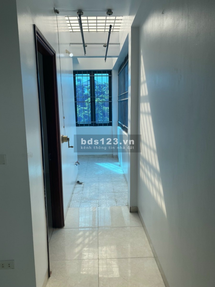 Cần bán lại căn nhà 4 tầng x32m2 tại Đa sỹ - Hà Đông cách đg ô tô cách nhà 50m. Lh 0984672007