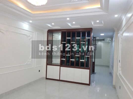Bán gấp nhà Ngọc Lâm Nguyễn Sơn, diện tích 52m2, 6 tầng, giá bán cực kì mềm
