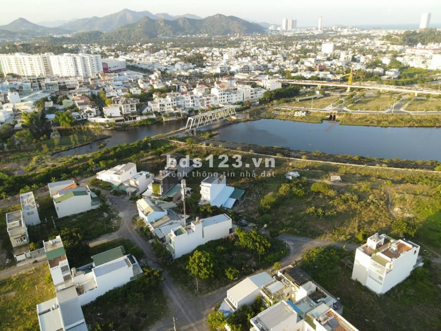 Bán đất xây dựng tự do, vị trí đẹp thuộc dự án phân lô Vĩnh Hiệp, đã có sổ