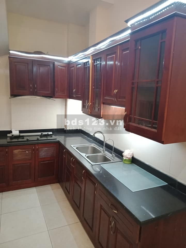 Bán Nhà Tuyệt Đẹp Phố Trần Khát Chân Quận Hai Bà Trưng Ô Tô Đỗ Cổng Dt 40m Giá 2.5 Tỷ