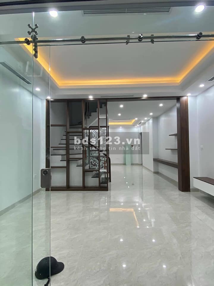 Hàng xóm Lạc Trung diện tích 50m2, 3 tầng oto đỗ cửa giá chỉ 3.2 tỷ