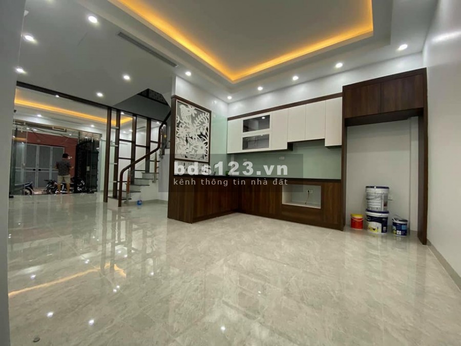 Hàng xóm Lạc Trung diện tích 50m2, 3 tầng oto đỗ cửa giá chỉ 3.2 tỷ