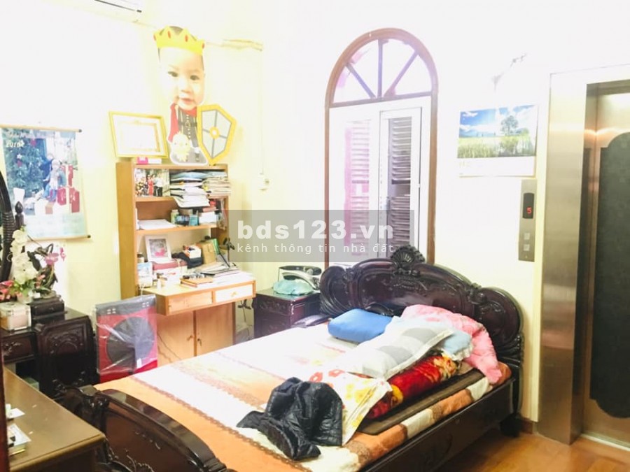 Bán nhà Hoàng Quốc Việt, Hà Nội, dt 52m2, giá 5.75 tỷ, 5 tầng, ô tô dừng đỗ