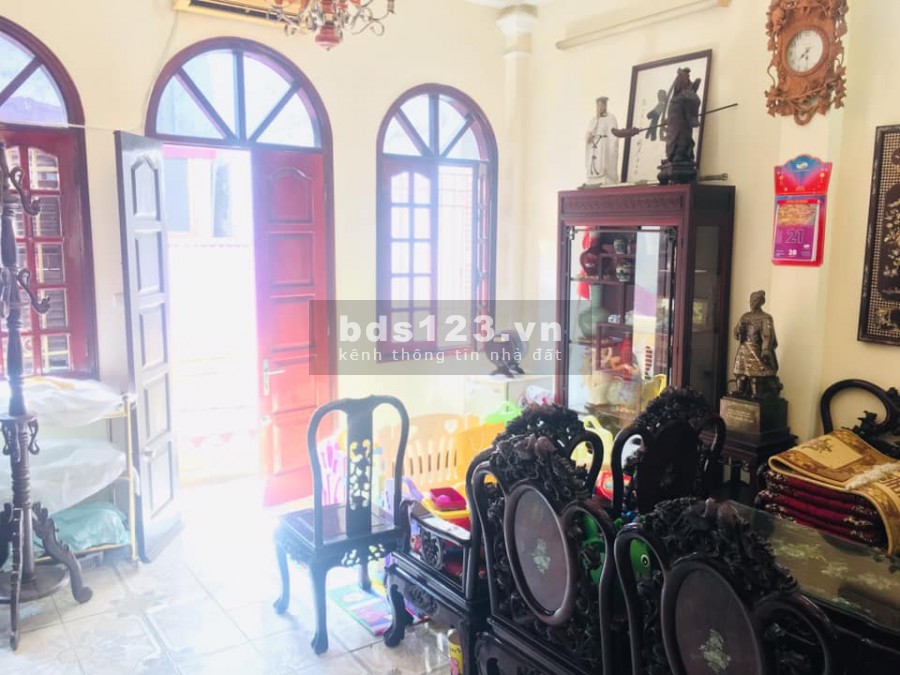 Bán nhà Hoàng Quốc Việt, Hà Nội, dt 52m2, giá 5.75 tỷ, 5 tầng, ô tô dừng đỗ