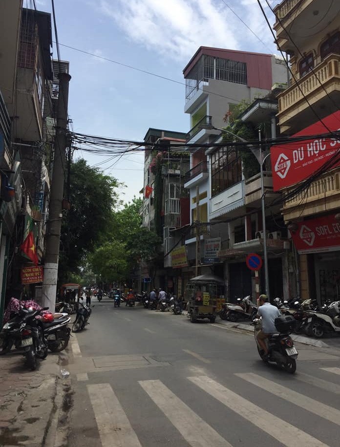 Nhà mặt phố Giải Phóng tiện ích đủ, vào ở ngay, giá 20 tỷ, liên hệ 0975648579