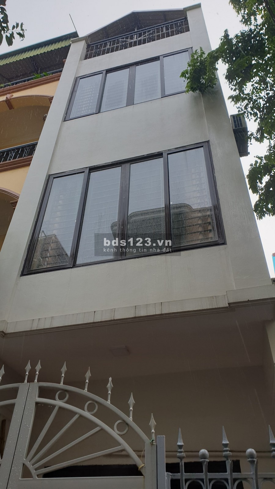 Bán nhà Bồ Đề, Long Biên, diện tích 50m2 x 5 tầng, nhỉnh 5 tỉ, ngõ ô tô 7 chỗ.