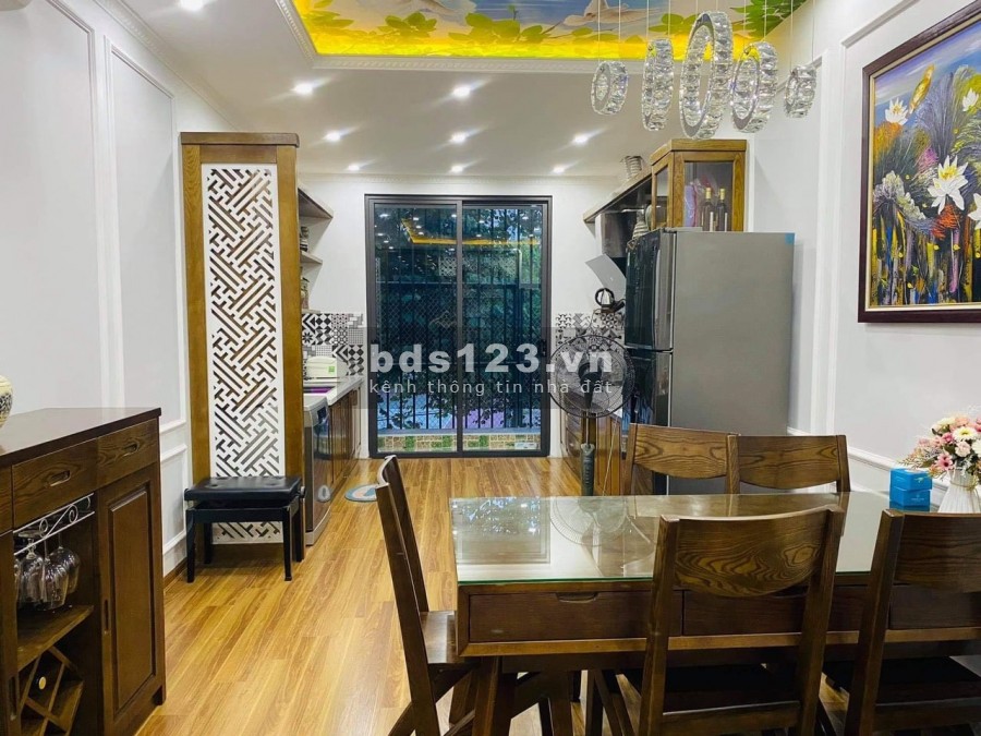 Bán nhà Bồ Đề, Long Biên, diện tích 50m2 x 5 tầng, nhỉnh 5 tỉ, ngõ ô tô 7 chỗ.