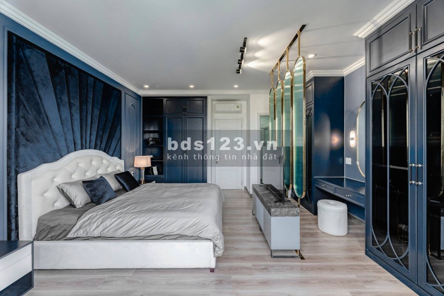 Bán nhà 75m2 phố Mai Anh Tuấn phong cách biệt thự, nội thất tiền tỉ, vài bước mặt hồ