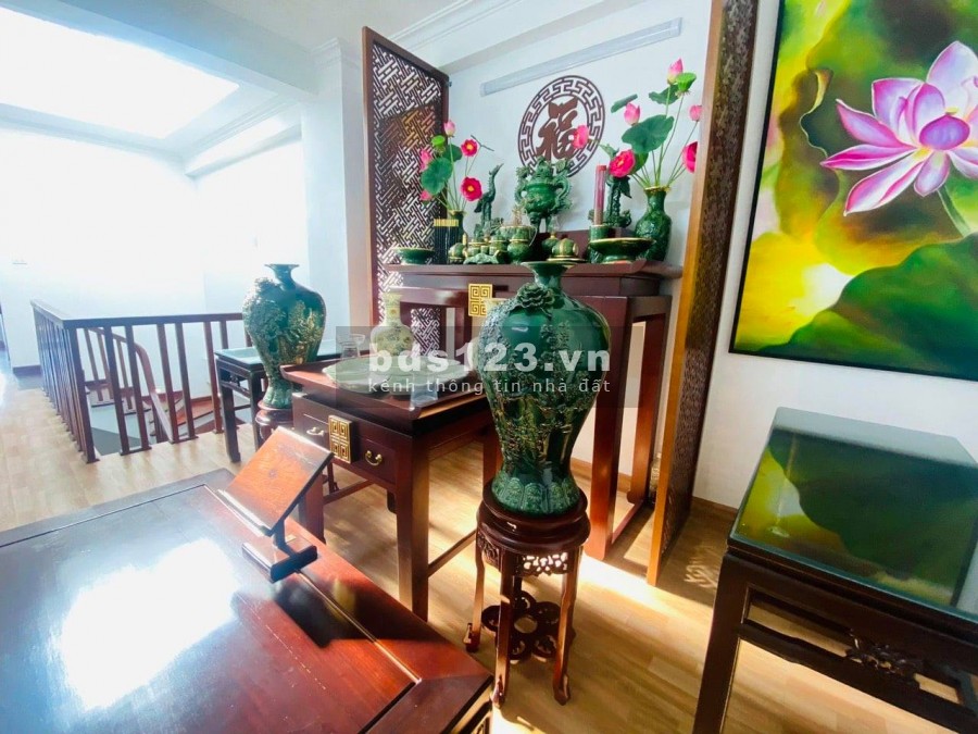 Bán nhà Bồ Đề, Long Biên, diện tích 50m2 x 5 tầng, nhỉnh 5 tỉ, ngõ ô tô 7 chỗ.