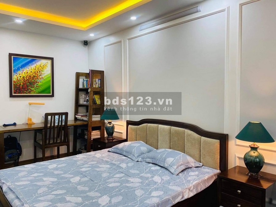 Bán nhà Bồ Đề, Long Biên, diện tích 50m2 x 5 tầng, nhỉnh 5 tỉ, ngõ ô tô 7 chỗ.