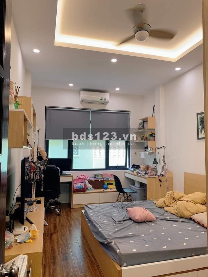 Chính chủ bán 5 tầng, dt 38m2, Giáp Bát, ô tô đỗ cửa nhỉnh 4 tỷ, liên hệ 0977440990