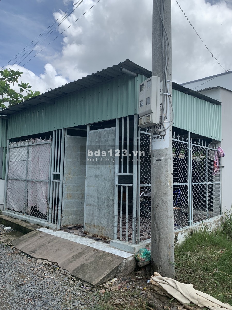 Bán nhà cấp 4 - Bến Lức, Long An, liên hệ 0907594695, sân rộng để xe thoải mái