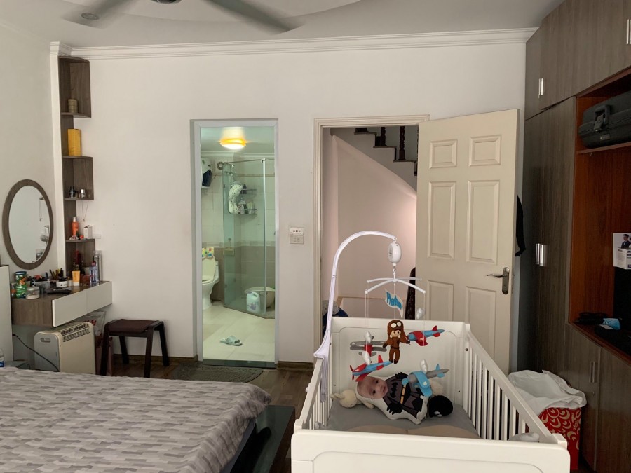 Bán nhà phố Lạc Trung, dt 40m2, mt 4m, 3 pn, ngõ 3 gác thoáng, gần phố, nhỉnh 3 tỷ, lh 0394357733