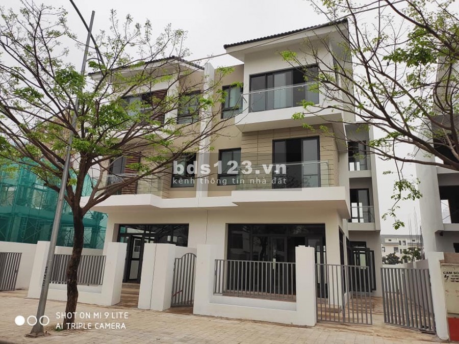 Bán cắt lỗ căn biệt thự Nam Cường, dt 370m2, ngay cạnh công viên giá 11 tỷ.Lh:0386502682