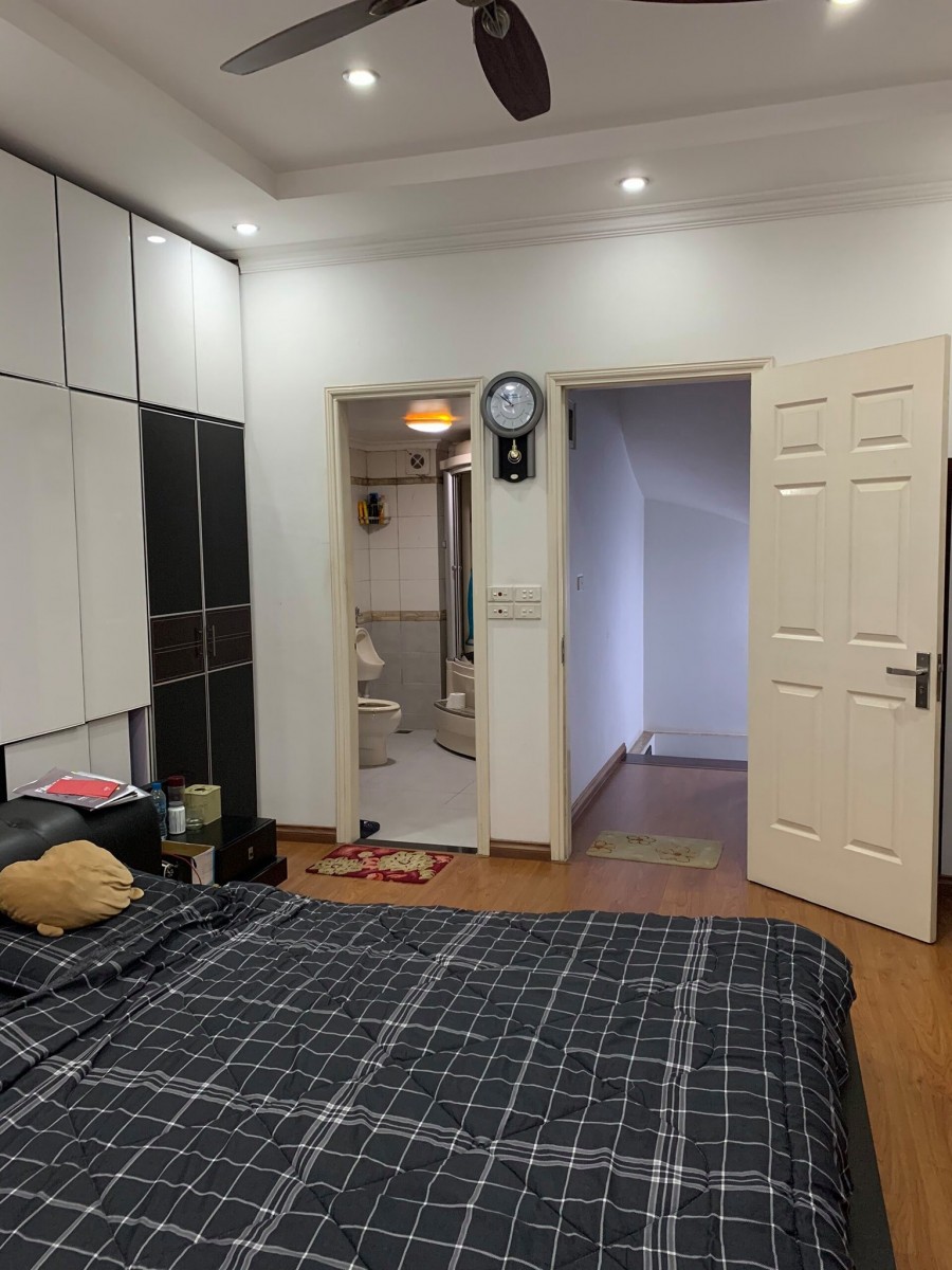 Bán nhà phố Lạc Trung, dt 40m2, mt 4m, 3 pn, ngõ 3 gác thoáng, gần phố, nhỉnh 3 tỷ, lh 0394357733