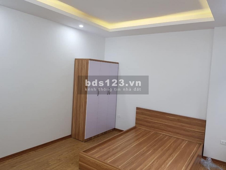 Nhà mới Ngọc Lâm, Long Biên về ở luôn, thoáng trước sau, ô tô đỗ cửa