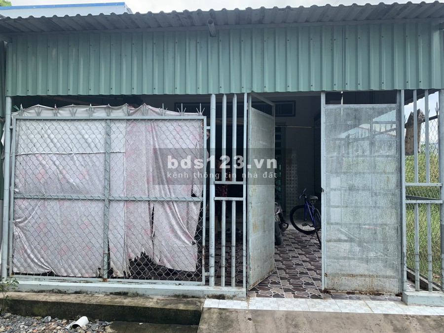 Bán nhà cấp 4 - Bến Lức, Long An, liên hệ 0907594695, sân rộng để xe thoải mái
