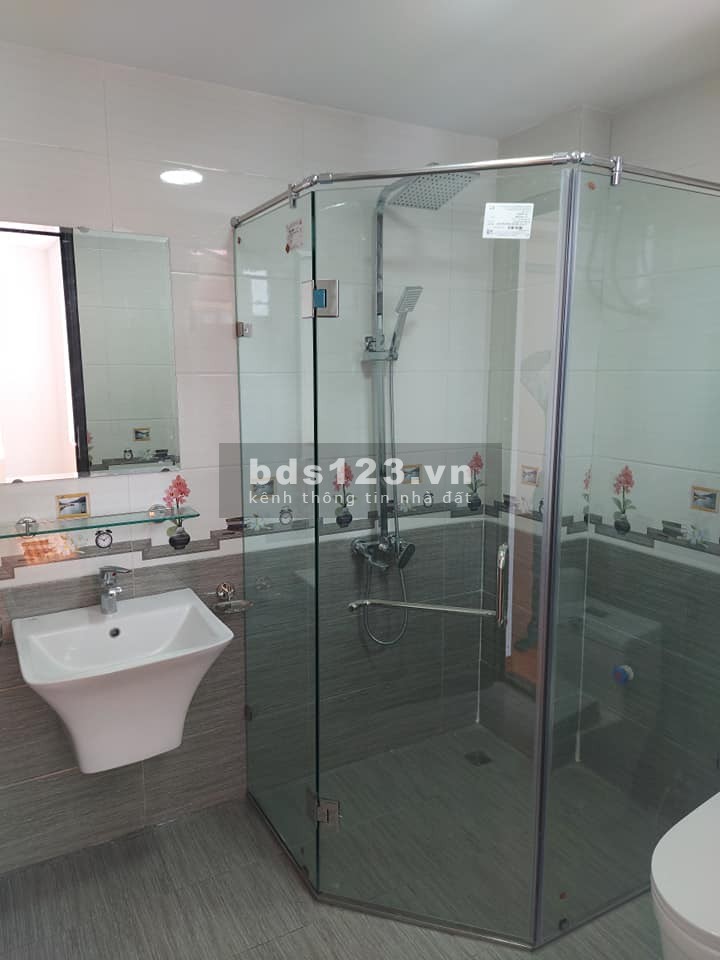 Bán nhà mới xây phố Nguyễn Văn Cừ, Long Biên, 30m, 5 tầng, giá 3,35 tỷ. Lh: 0989126619