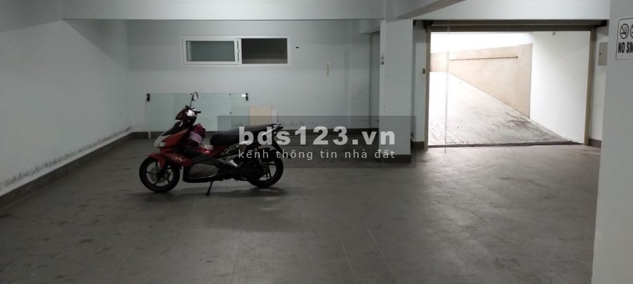 Chung Cư Mini dt 60m2, phố Chùa Láng ngõ đẹp có sân, gara ô tô giá bán 6.5 tỷ