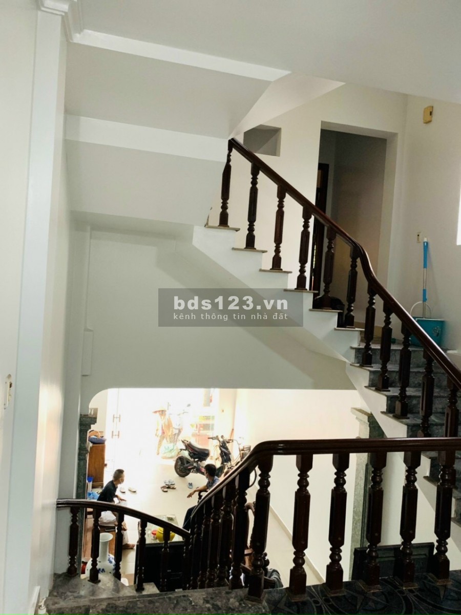 Bán nhà mặt đường đôi Phạm Văn Đồng, TP HD, 3.5 tầng, 64m2, mt 4m, 3 ngủ, gara, 3 tỷ 9