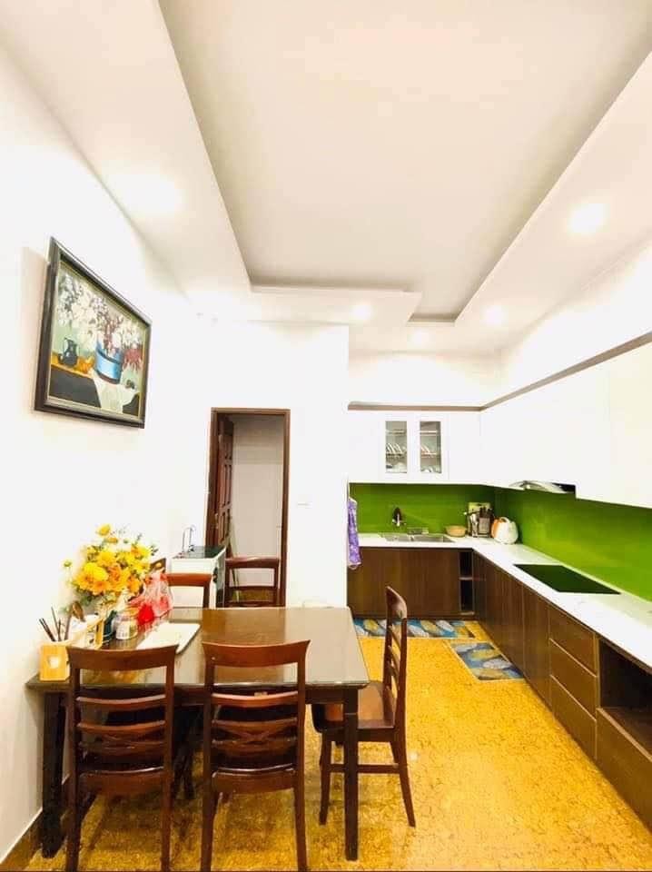 Bán nhà riêng Đường Duy Tân, Quận Cầu Giấy giá rẻ T8/2021 dt 40m2, 6 tầng giá 13 tỷ LH 0528575077