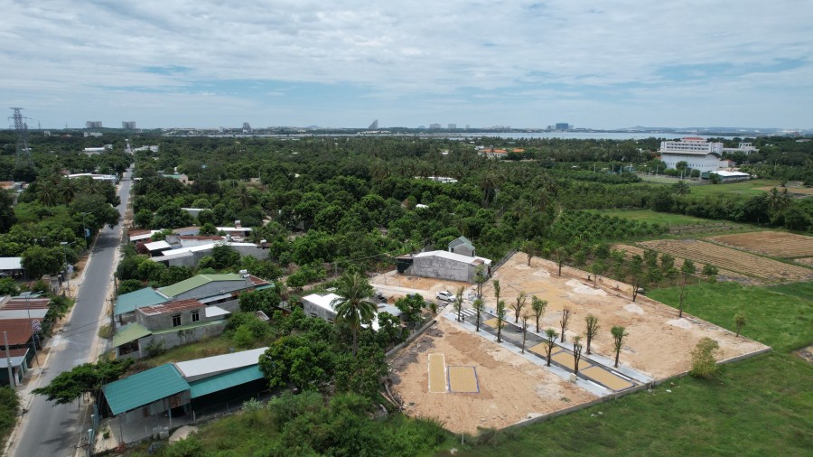 cần tiền bán lô đất mặt tiền đường Lê Lợi 40m, gần bãi dài,cam lâm,khánh hòa
