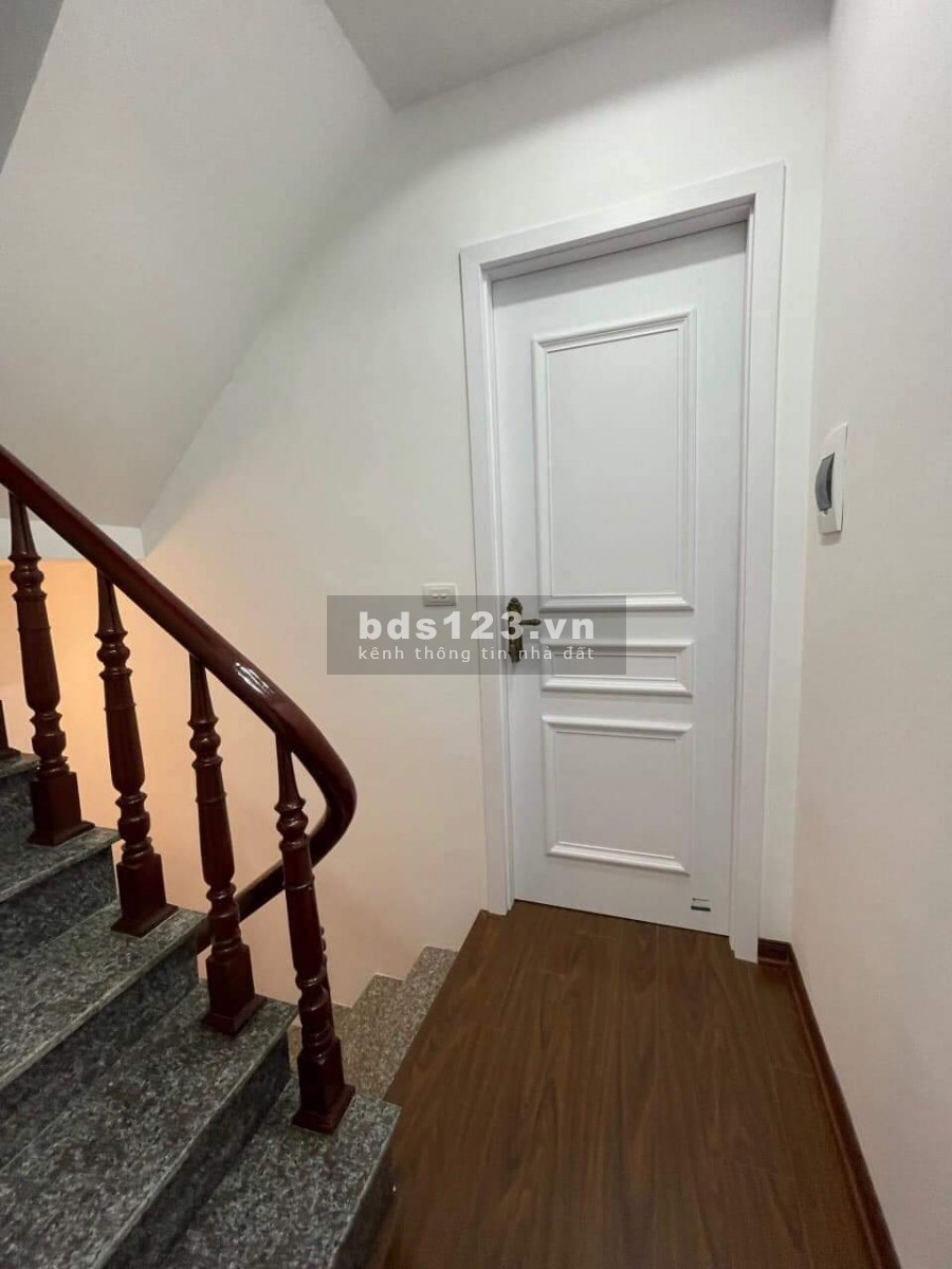 Bán nhà ở+ kinh doanh, ô tô đỗ cửa, phố Hàm Nghi 42m2 x 6 tầng, nhỉnh 5 tỷ.