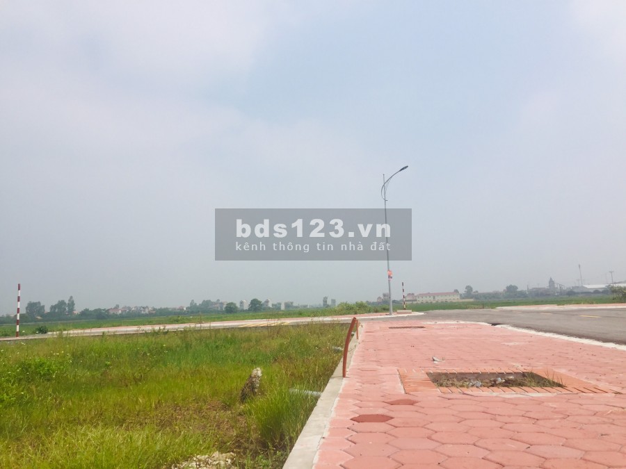 Cần bán lô đất Sổ Đỏ diện tích sử dụng 92,5m2 trung tâm thị trấn Vương