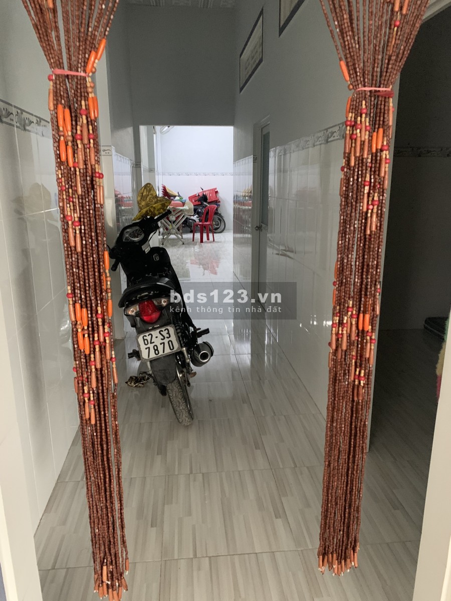 Bán nhà cấp 4 - Bến Lức, Long An, liên hệ 0907594695, sân rộng để xe thoải mái