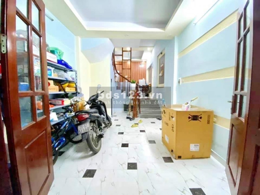 Bán nhà Hồ Tùng Mậu, diện tích 34m2, mặt tiền 3,3m, đúc kiên 5 tầng, ở luôn