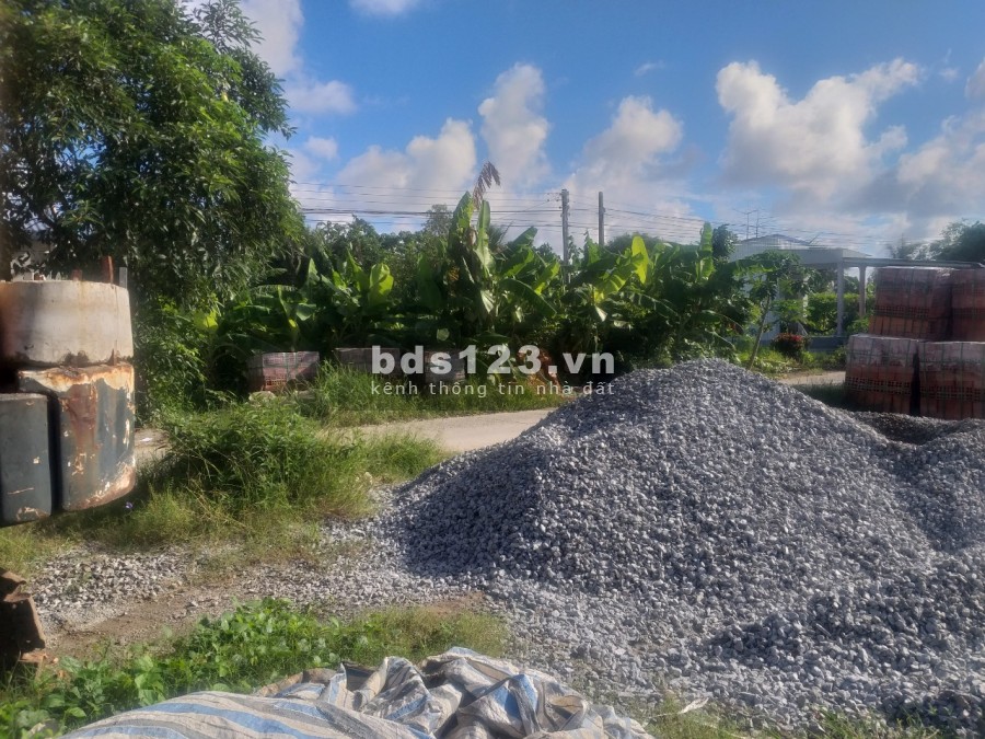 Đất nền có nhà ở có mặc bằng kinh doanh, giá bán 2.4 tỷ, bao giấy tờ, sang tên ngay
