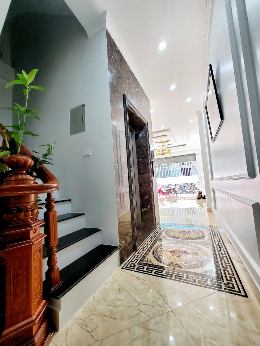 Bán nhà Vương Thừa Vũ, Thanh Xuân, dt 59m2, 5 tầng, phố vip, ô tô, kd, giá 10,5 tỷ