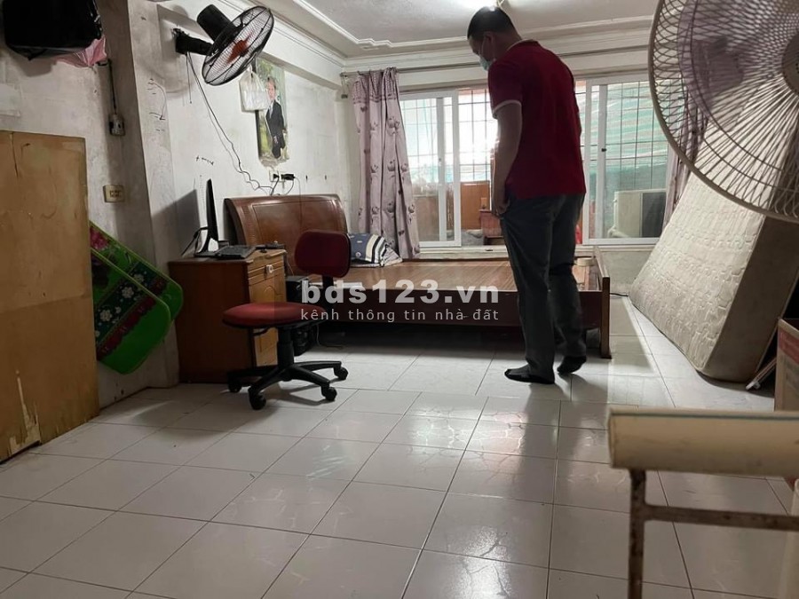 Bán nhà phố Vip Nguyên Hồng - 3PN, 3 gác đỗ cửa, diện tích 23m2 giá bán 2.55 tỷ.