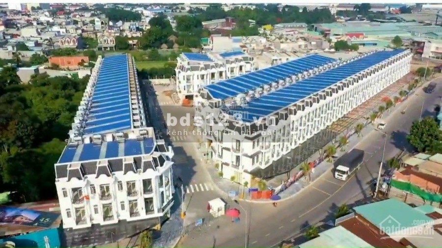 Phố thương mại ngay thành phố Dĩ An, sổ riêng, nhà hoàn thiện, tiện ích đủ