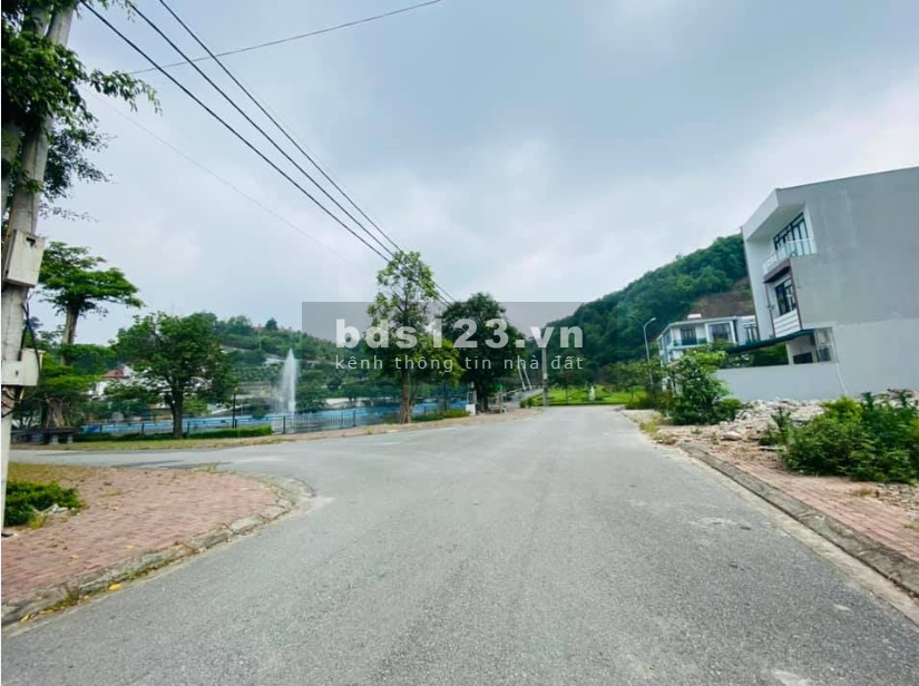 Bán gấp lô đất đẹp diện tích 100m2 mt5m mặt đường Nguyễn Tất Thành-TP Yên Bái