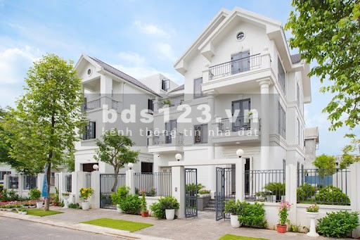 Cần bán căn biệt thự mặt đường Lý Nam Đế, Vĩnh Yên. View hồ, giá bán 6 tỷ