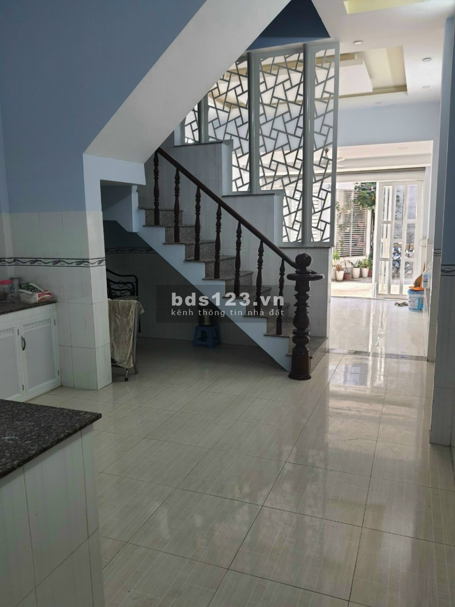 Nhà xây kiên cố. Cạnh Chợ Tân Trụ, đường Nguyễn Sỹ Sách giá bán 3,9 tỷ