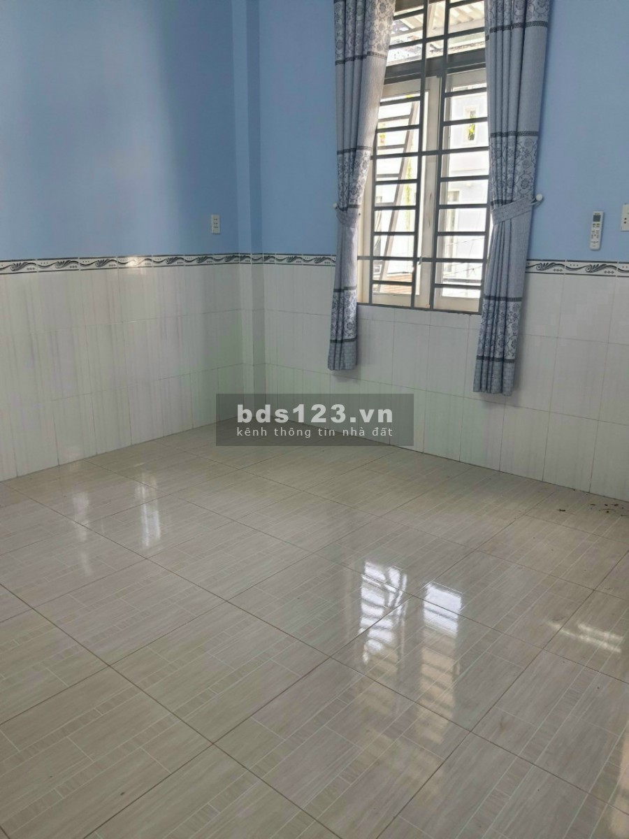 Nhà xây kiên cố. Cạnh Chợ Tân Trụ, đường Nguyễn Sỹ Sách giá bán 3,9 tỷ