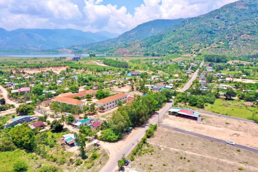 Đất view sông tuyệt đẹp suối Cát giá bán chỉ 8.5 triệu/m2, sổ hồng trao tay