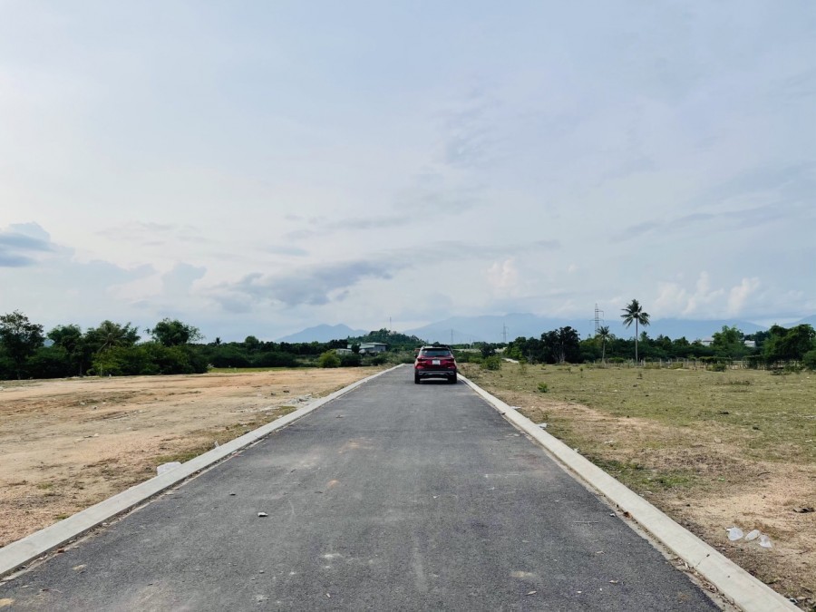 Đất view sông tuyệt đẹp suối Cát giá bán chỉ 8.5 triệu/m2, sổ hồng trao tay