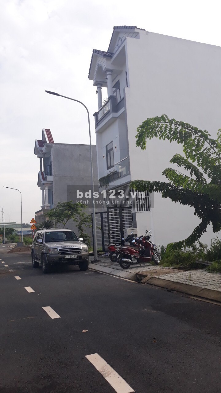 Bán lỗ lô đất ngộp mùa dịch ở Thuận An 1,3 tỷ dt 75m2 cách TPHCM 25p, đường 13m